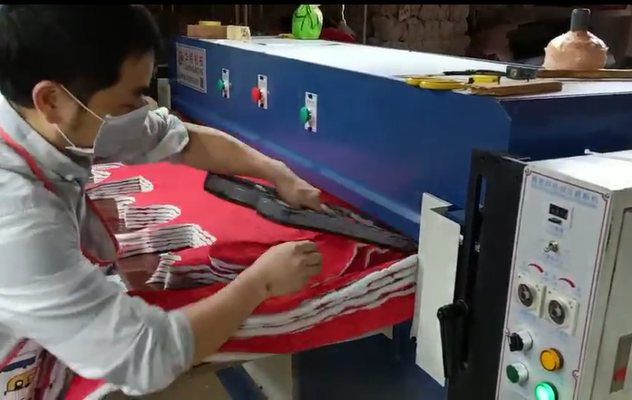 精密四柱液壓裁斷機